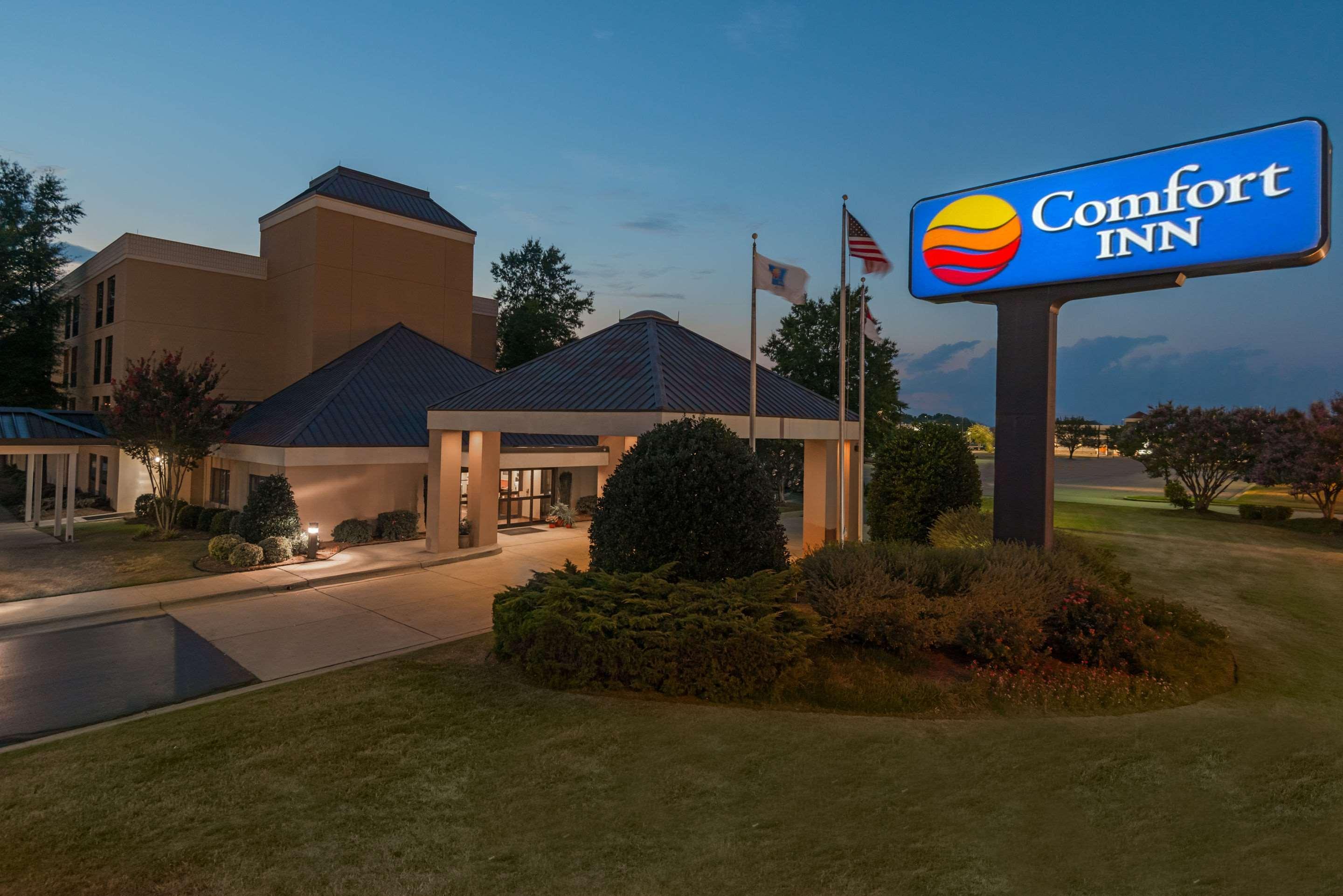Comfort Inn Fayetteville West Near Fort Liberty Extérieur photo